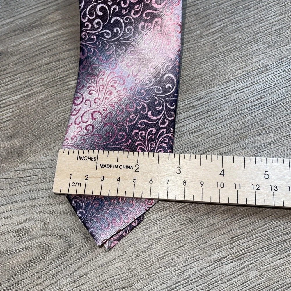 Men's Van Heusen tie, pink and silver-gray scroll design, 57 inches.